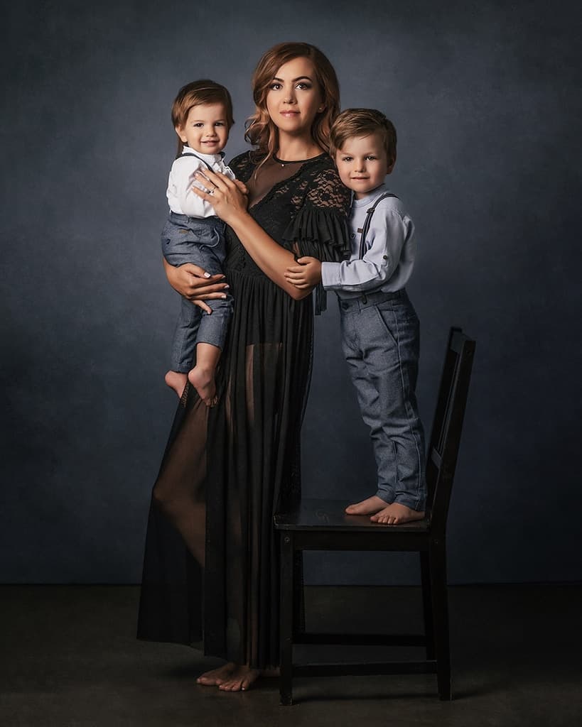 Mother & Sons Portrait Photoshoot - Paulina Duczman Photography