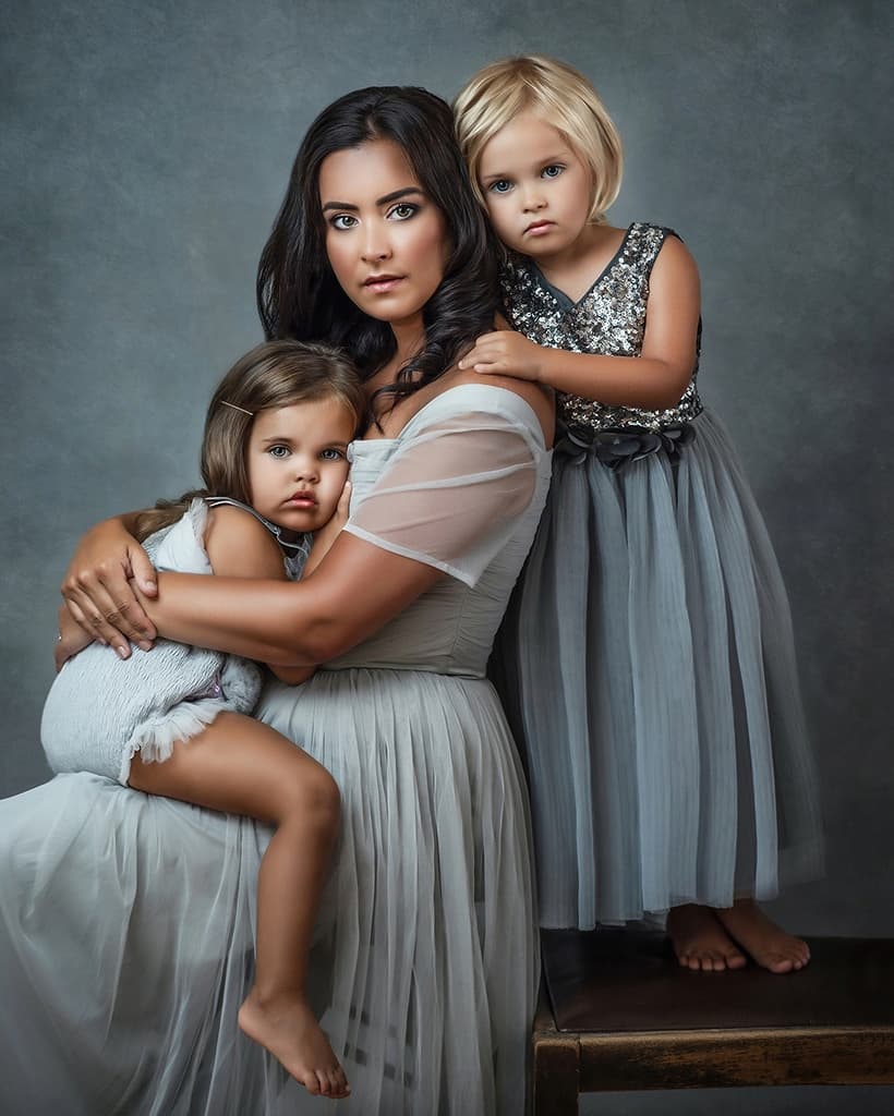 Mother & Two Daughters Portrait - Mommy & Me Photoshoot Experience - Paulina Duczman Photography